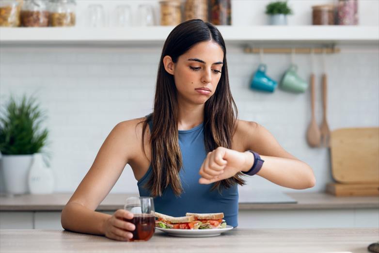 Intermittent Fasting Benefits and Risks: A Complete Guide